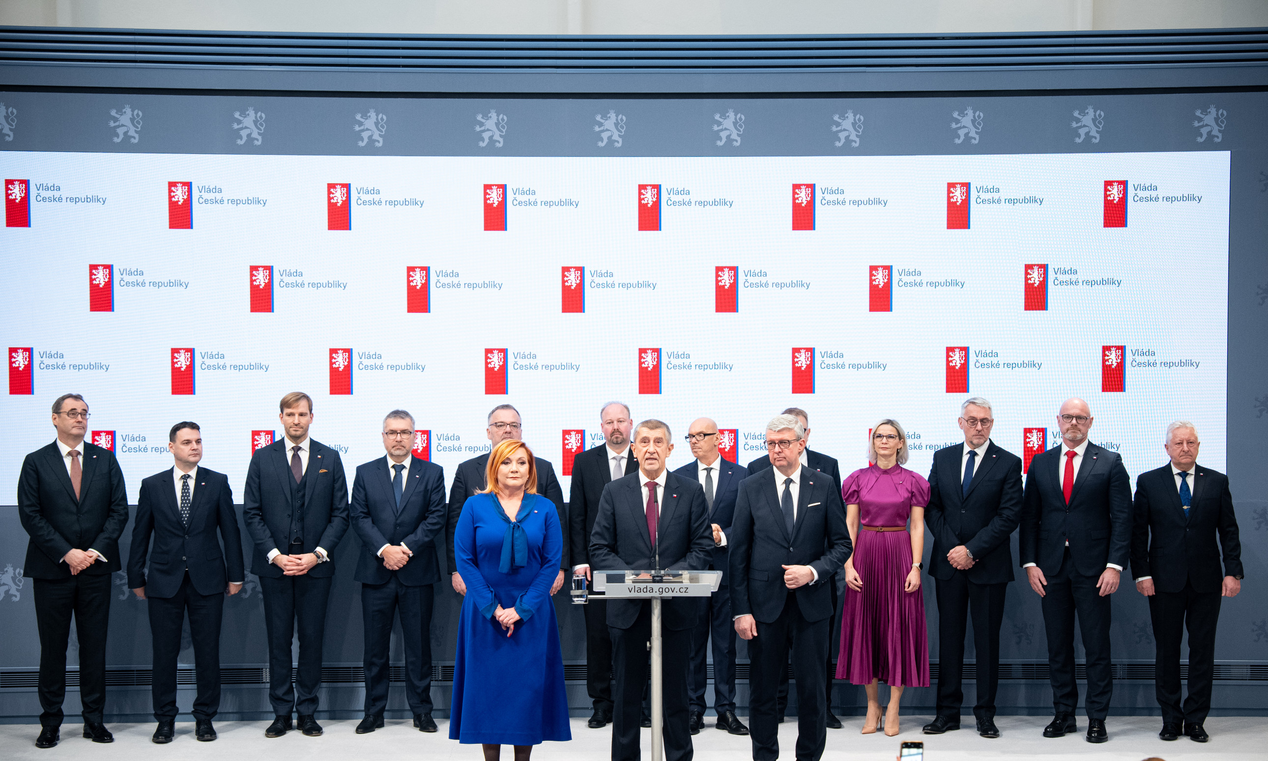Deset problémů Česka, které vláda schovává za sudetoněmecký sněm – a&nbsp;které by vám neměly uniknout