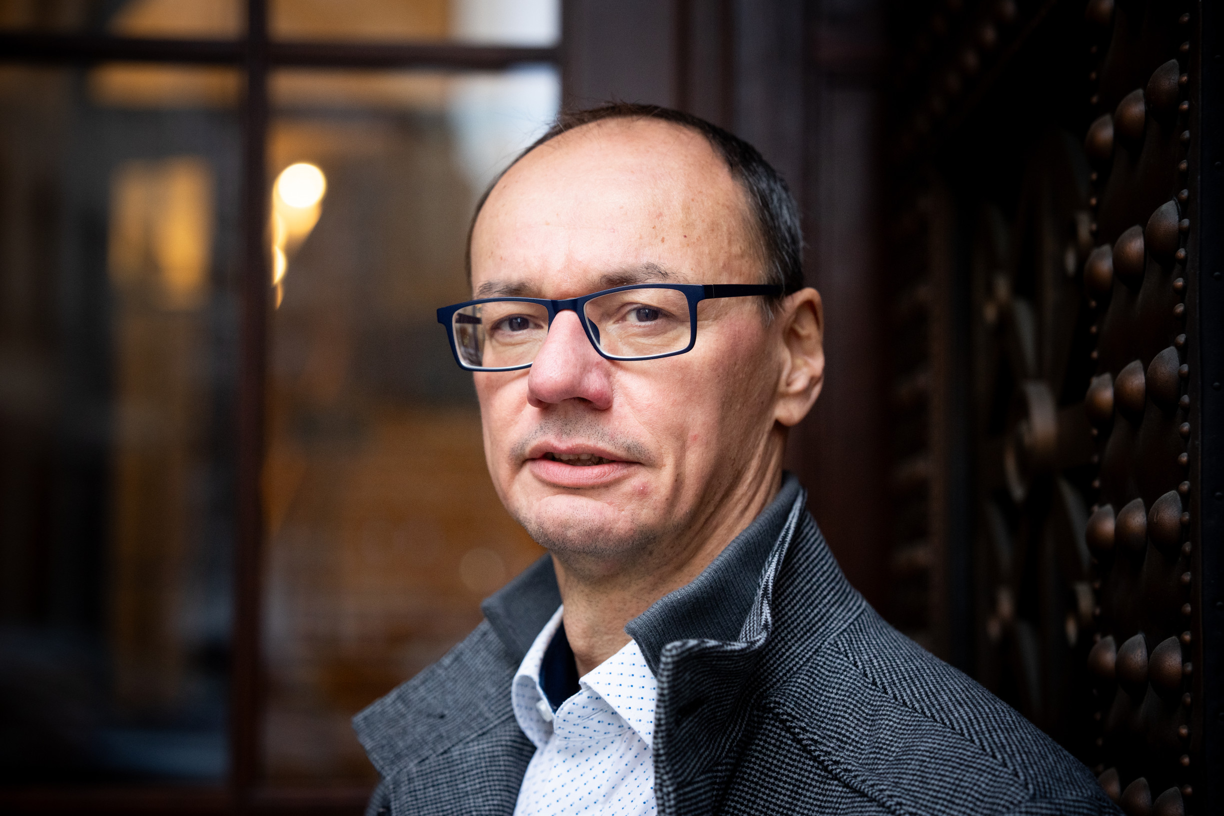 Plošný zákaz mobilů na školách? Jako za socialismu. Je kolem toho obrovská hysterie, říká expert