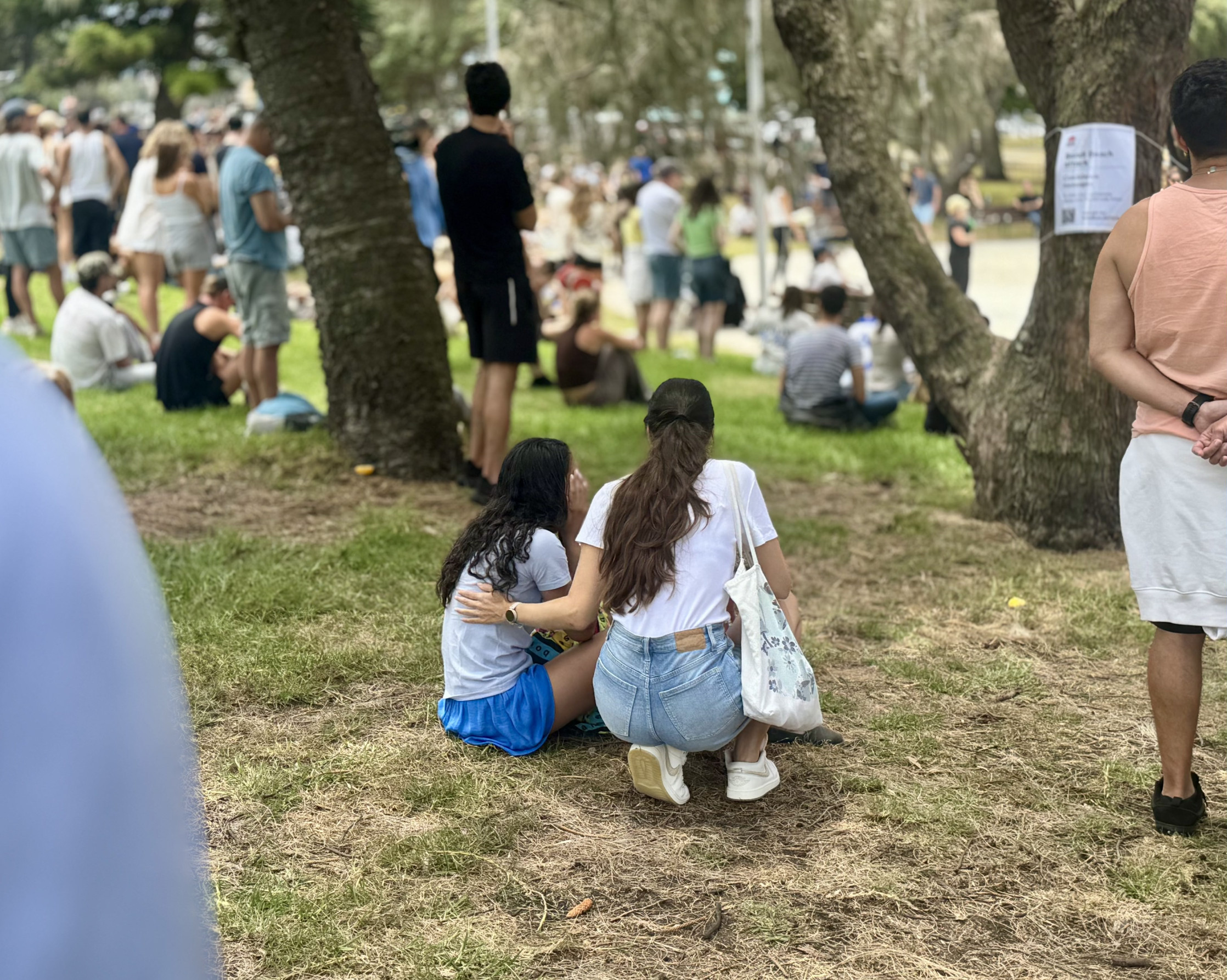 Obrazem z Bondi Beach: Rušná pláž se po teroristickém útoku proměnila v tichý písečný pruh