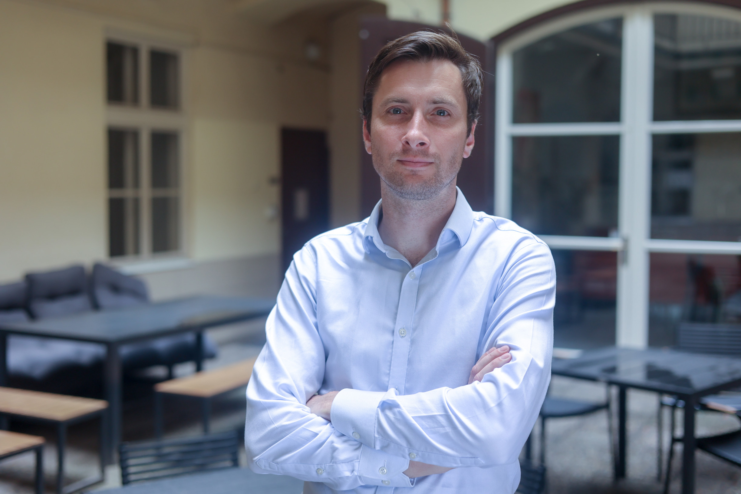 Česko má stále více priorit, ale nevíme, z čeho je zaplatit. Zvýšením daní bychom si otevřeli nové cesty, říká ekonom Bělohradský