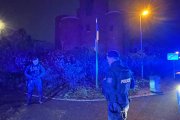 Nové policejní manévry u Okamurova domu kvůli ukrajinské vlajce. Během úterý zmizela, policie odmítá, že ji odstranila