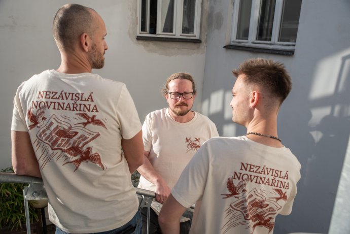 Unisex tričko „Nezávislá novinařina“ (velikost XL)