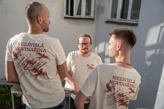 Unisex tričko „Nezávislá novinařina“ (velikost XL)