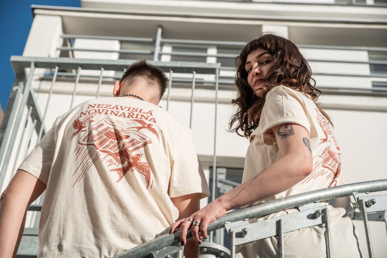 Unisex tričko „Nezávislá novinařina“ (velikost L)