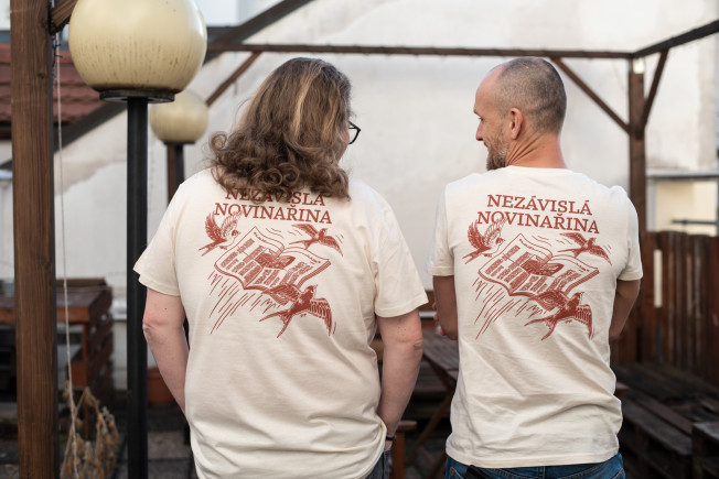 Unisex tričko „Nezávislá novinařina“ (velikost S)