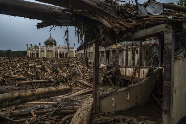 Záplavami zpustošená Sumatra se bude vzpamatovávat dlouho. Mrtvých je už přes tisíc
