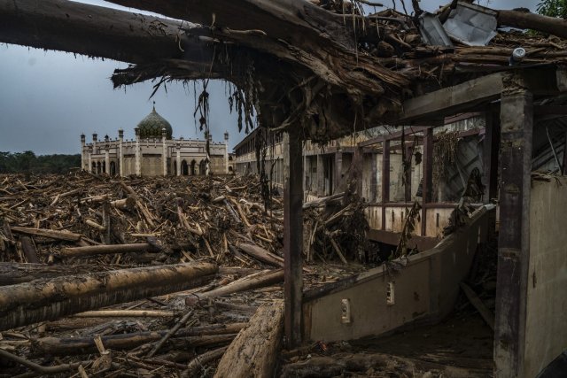 Sumatra po tropické cyklóně Senyar. Foto: Aditja Sutanta, Abaca Press, Profimedia
