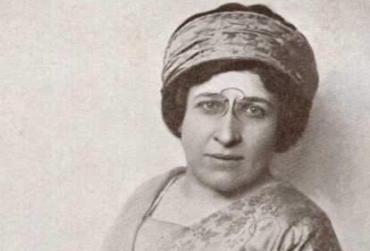 Hašek a Fučík se jí vysmívali, komunisté ji zavrhli… První česká profesionální novinářka bojovala za emancipaci i proti „plebejství“