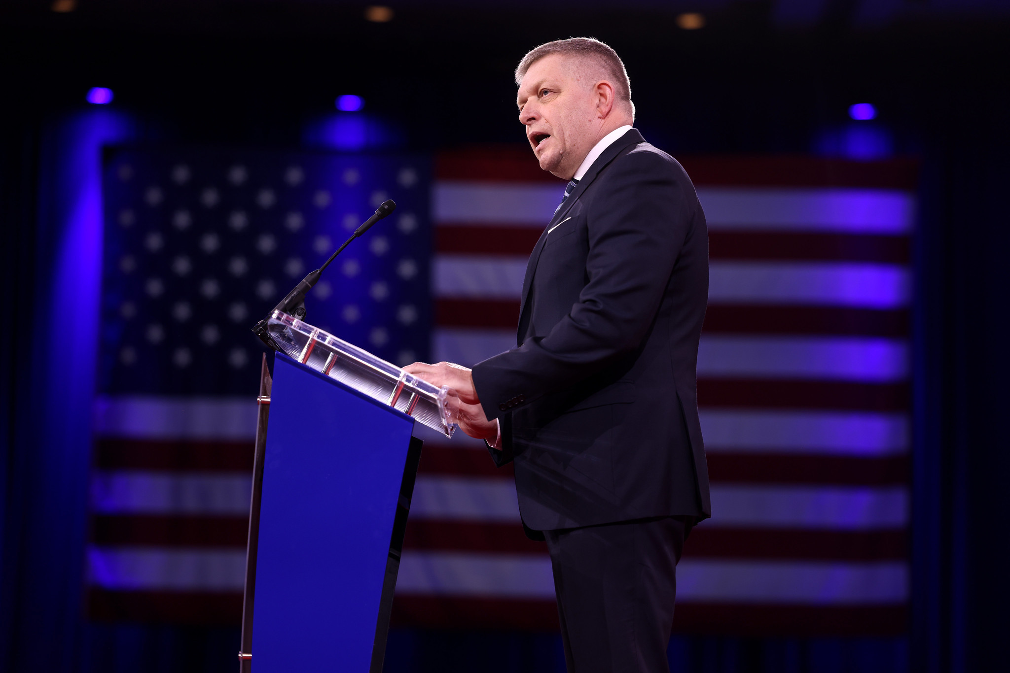 Trumpův útok otřásl světem, zatřeste někdo i s Ficem