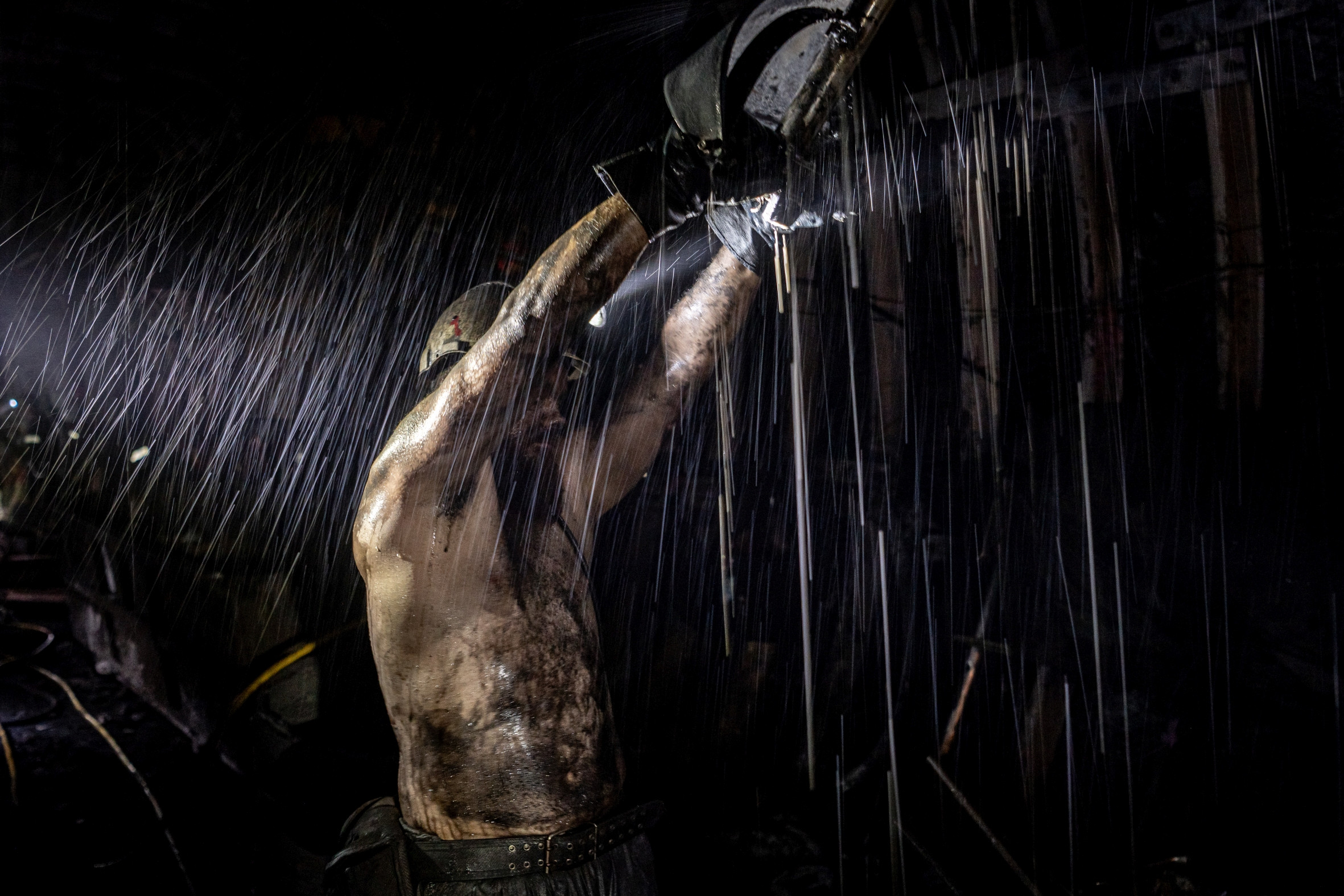 Poslední černouhelný důl, loučení primabaleríny a veteránský fotbalový tým. Prohlédněte si vítězné fotografie Czech Press Photo