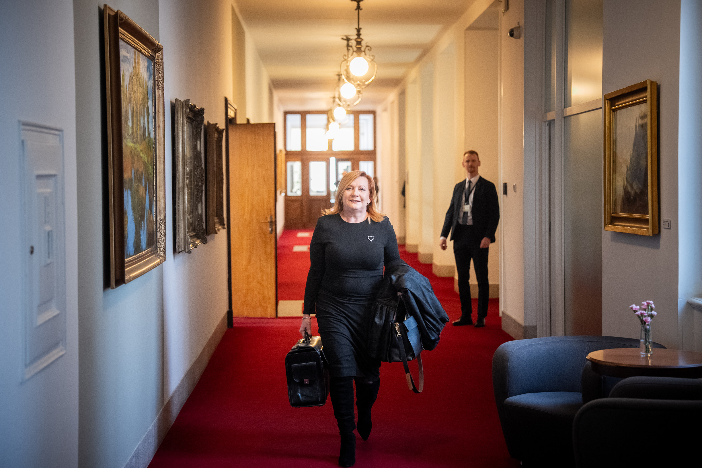 Unijní peníze nepřišly. Loňský schodek se tím prohloubil o desítky miliard, Schillerové to pomůže