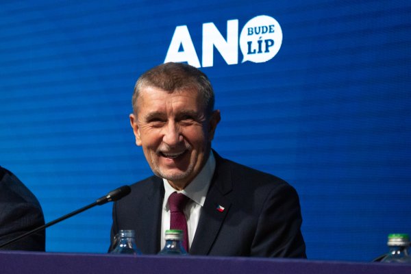 Žádná L-159 není a nebude. Řehka by měl mlčet, řekl Babiš na sněmu ANO