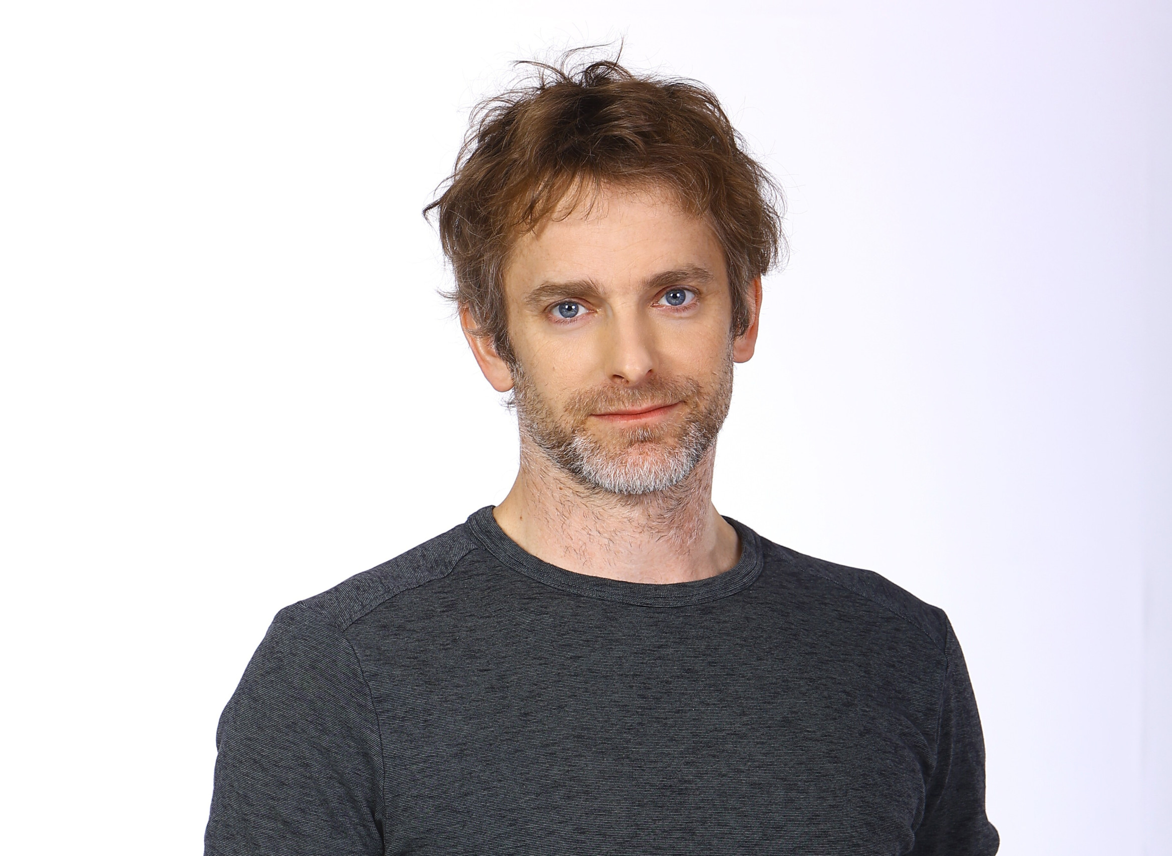 Český Forrest Gump podniká zábavnou cestu 20. stoletím. Proč musíte číst Epsteinovu Koketérii?