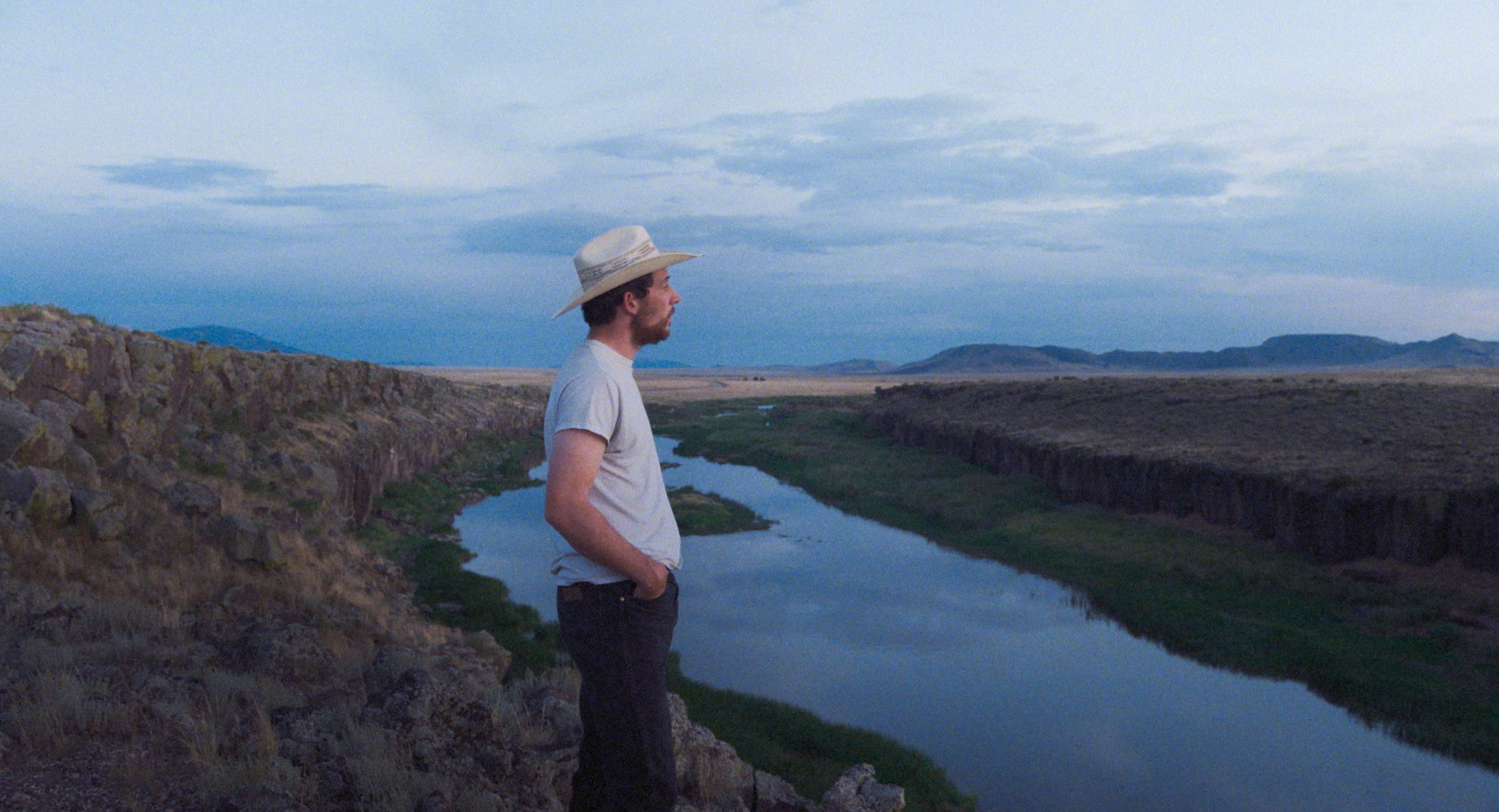 Josh O’Connor září v tichém a citlivém dramatu Od základu