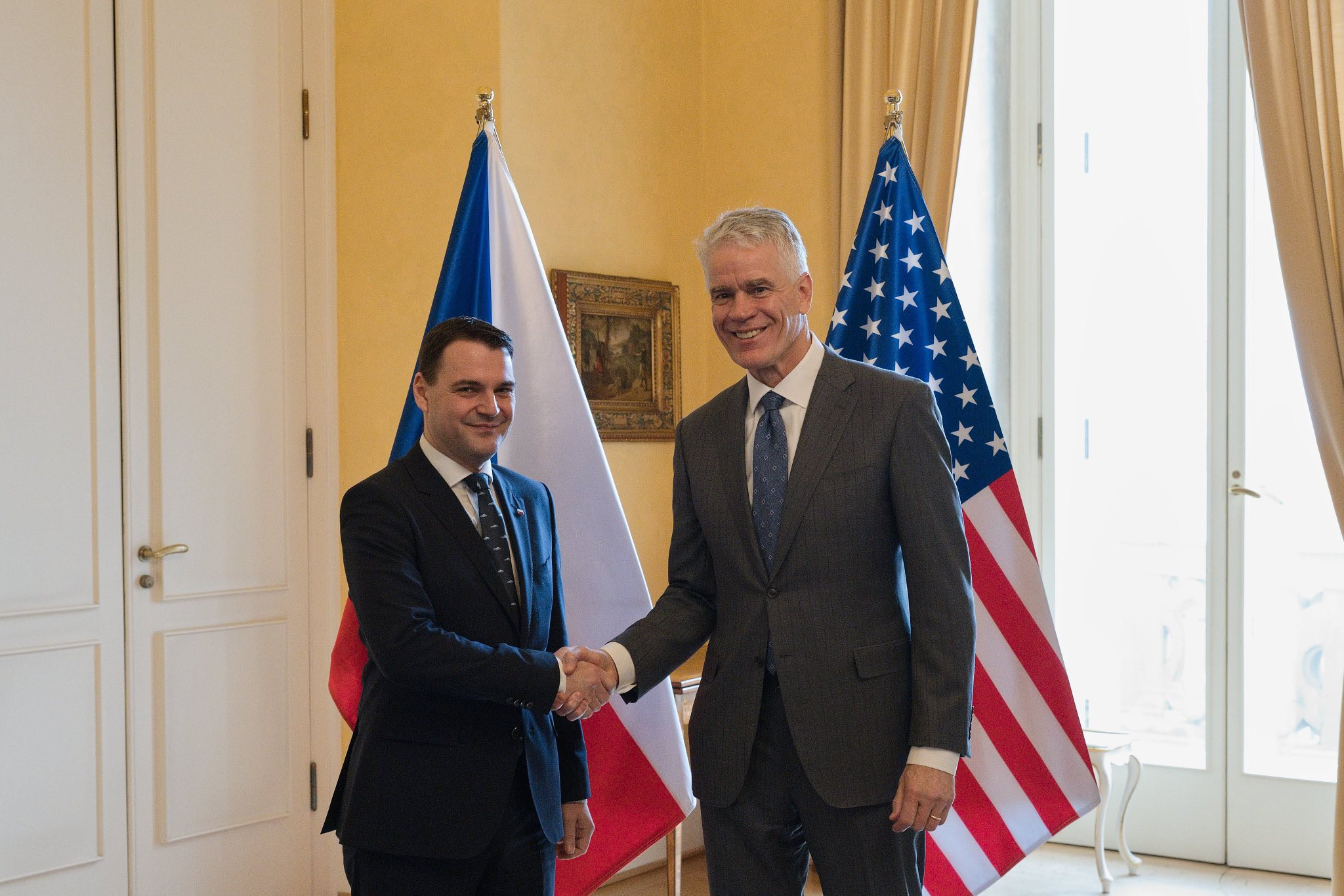 Macinka s Američany řešil „plánovanou“ Babišovu cestu do Číny a slíbil následovat politiku USA