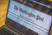 Ztrátový Washington Post propouští stovky lidí. Majitel Bezos podle kritiků ustupuje Trumpovi