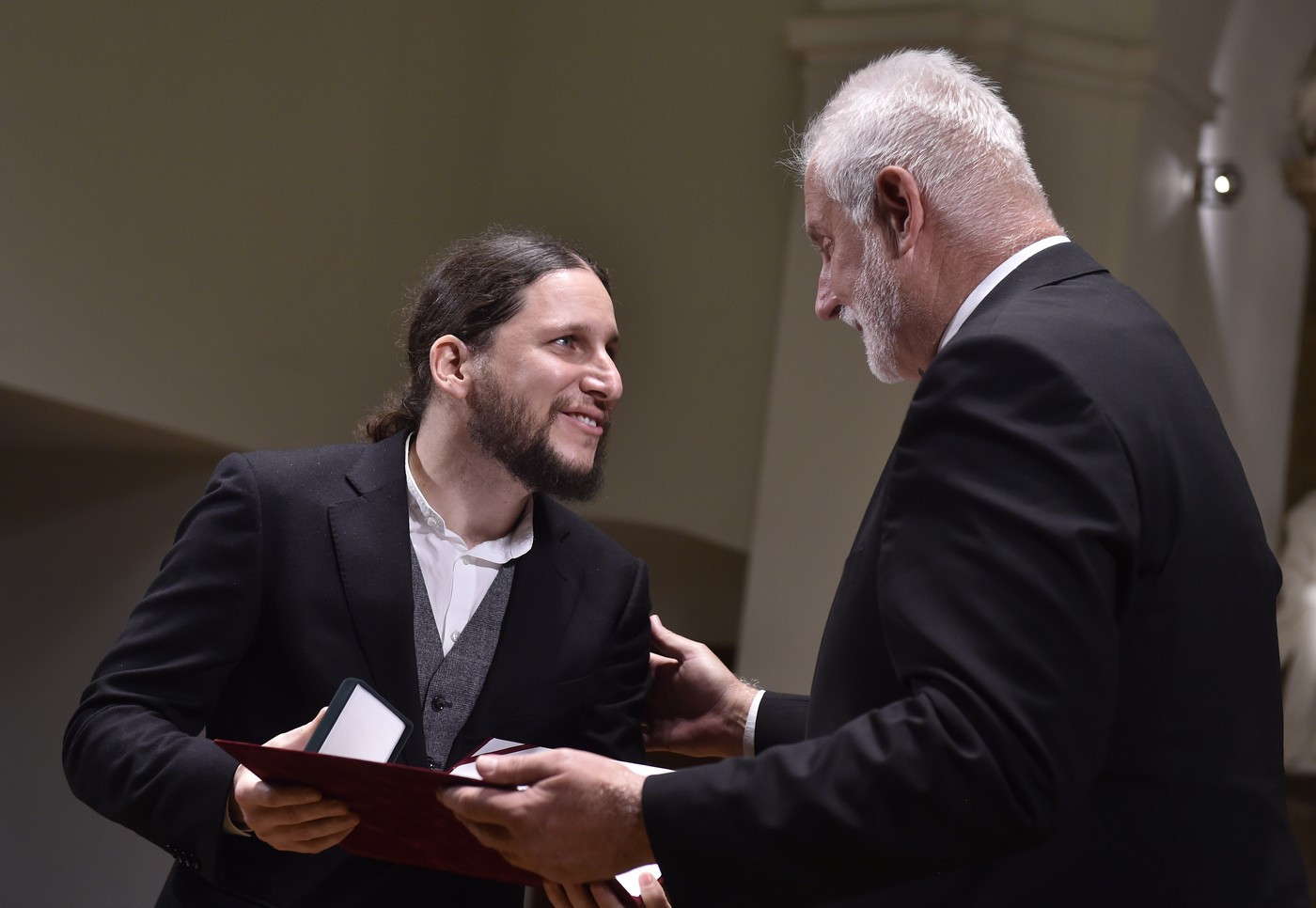 „Jeho úhel pohledu nás přesvědčil.“ Hradecká univerzita zaměstnala profesora obviňovaného z toxického chování