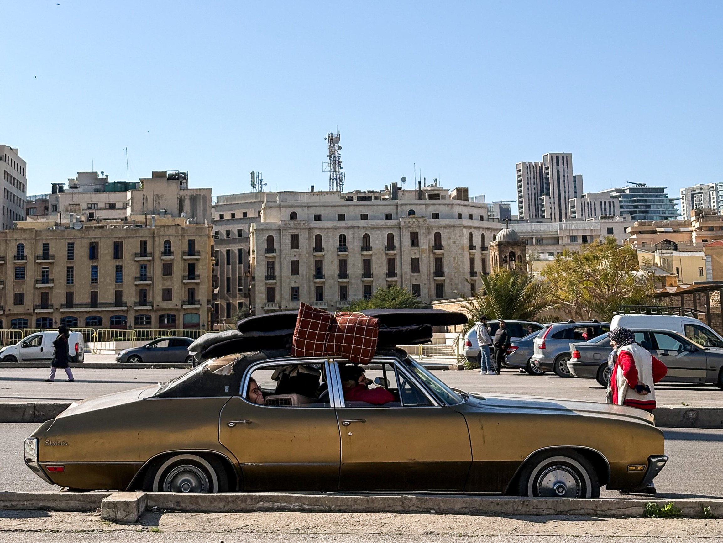 Když nebe nepřestává bzučet. Reportáž z Bejrútu, který se proměnil v útočiště vysídlených