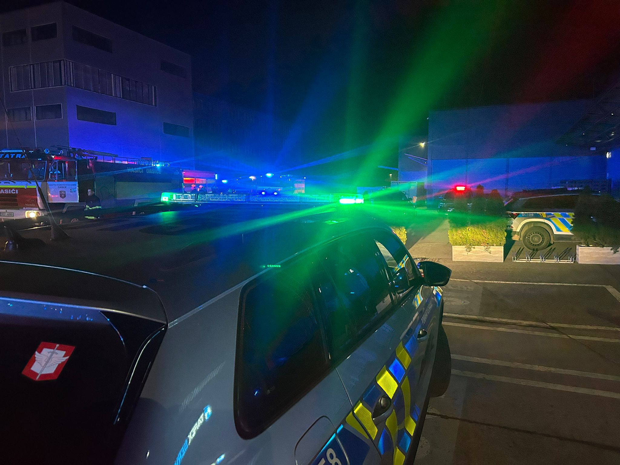 Požár pardubické zbrojovky: k útoku se hlásí neznámá skupina, policie má podezření na terorismus