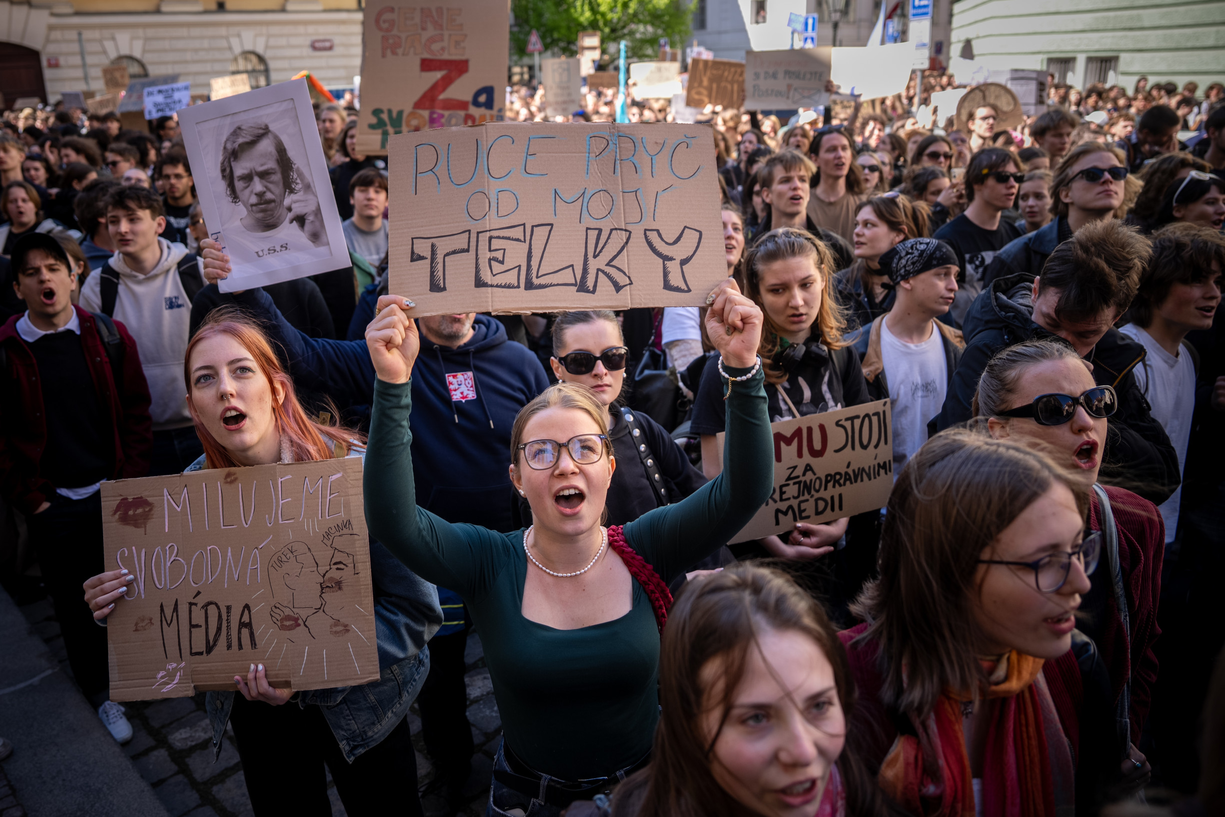 Reportáž: Tisíce studentů po celém Česku vyšly do ulic na...