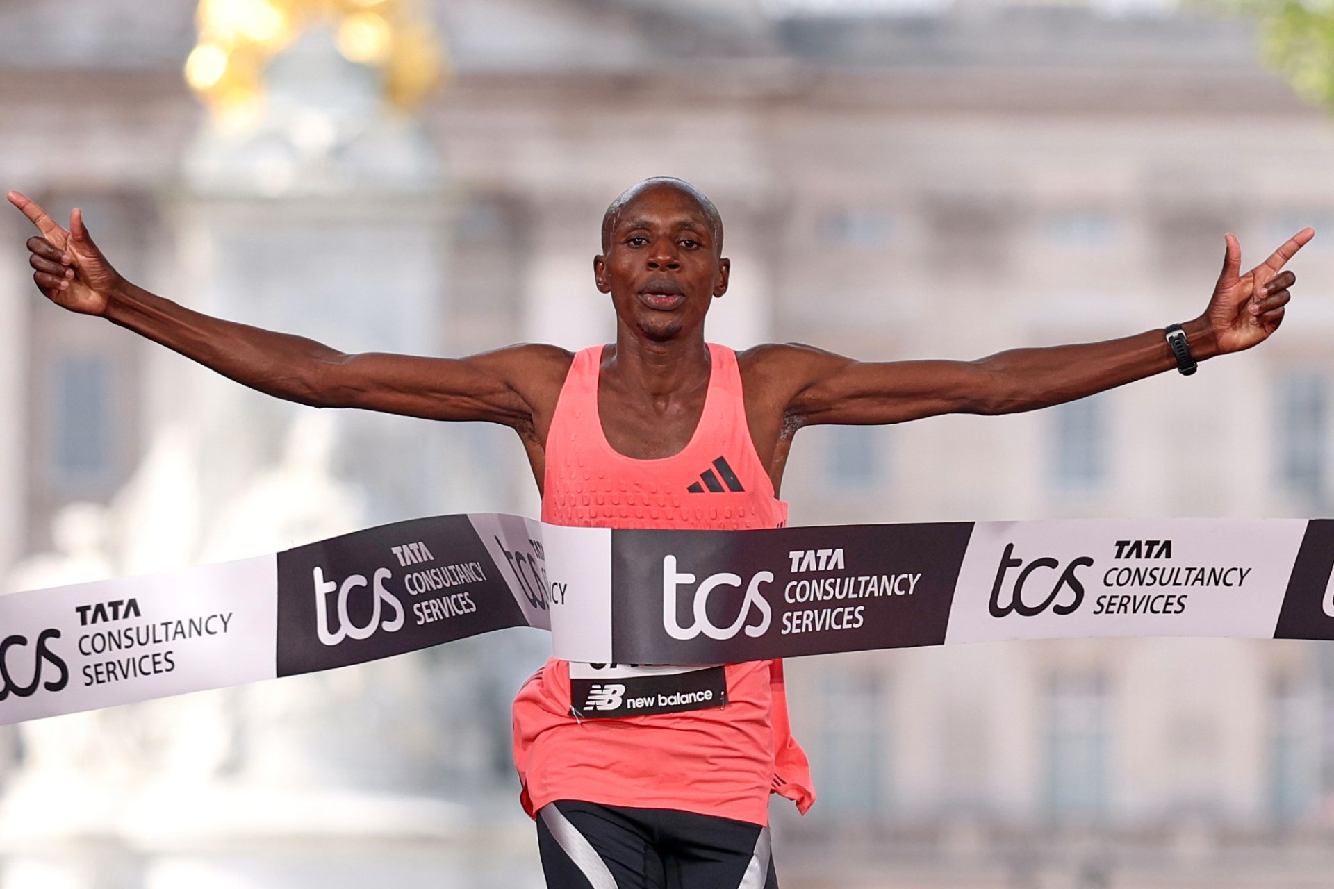 „Stoprocentní jistotu o jeho čistotě mít nikdy nebudeme.“ Proč ani 25 dopingových testů nestačí k důvěře v nový maratonský rekord?