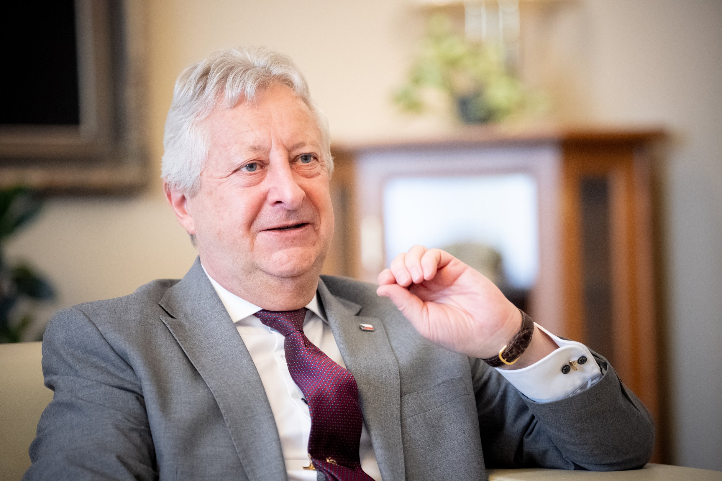 Pointa N: Okamurovi zvlčil ministr. Před Ruskem už prchají i vlaštovky a jiřičky