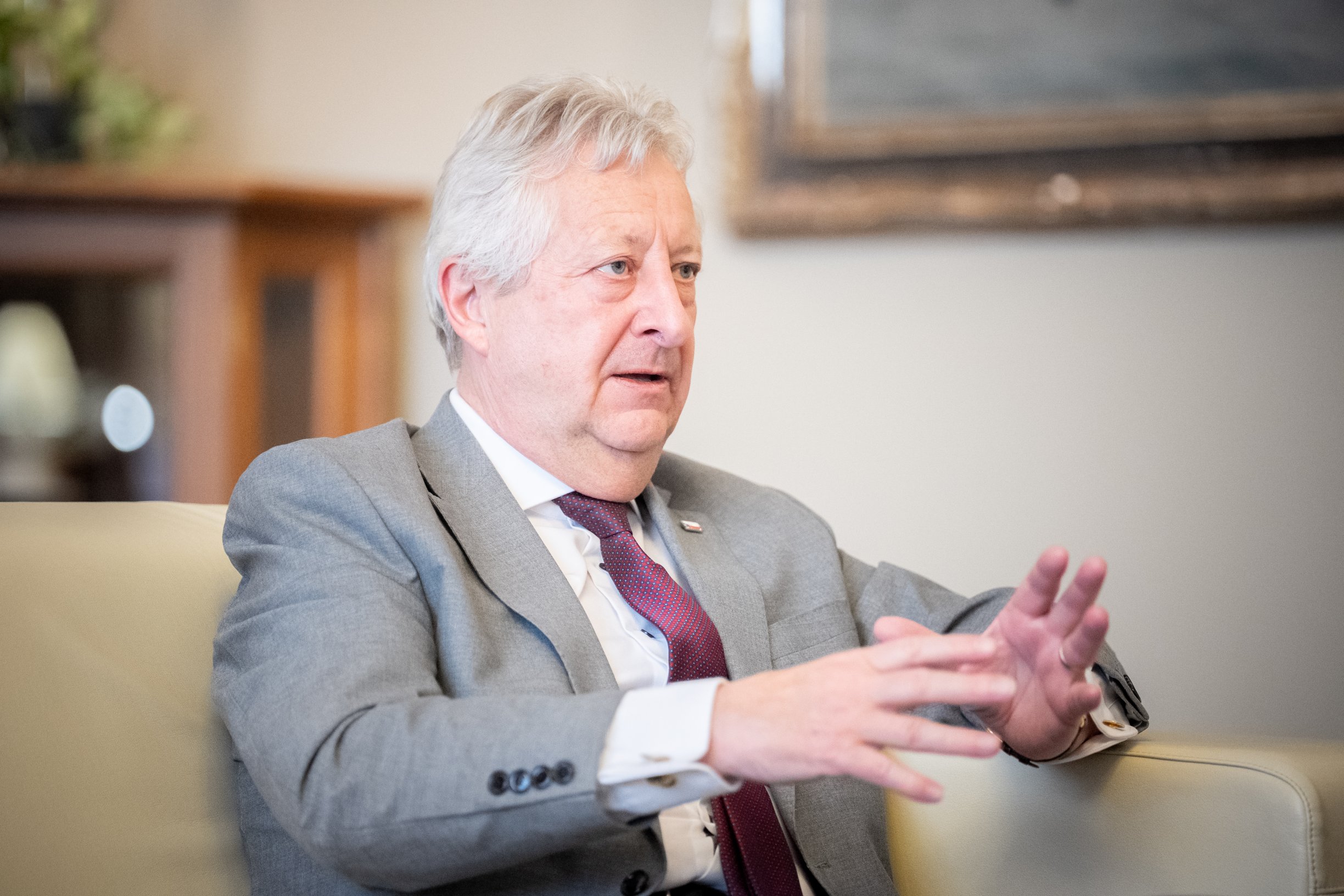 „Je to naprostá marginalita.“ Okamurův ministr hájí peníze na zbraně pro Ukrajinu, které vadí SPD