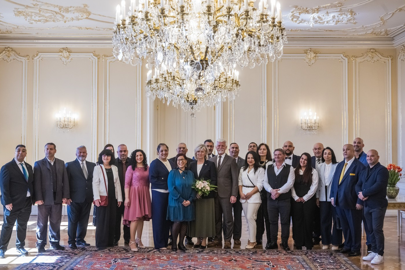 Dvě desítky romských komunitních lídrů a lídryň, kteří spolupracují na projektech...