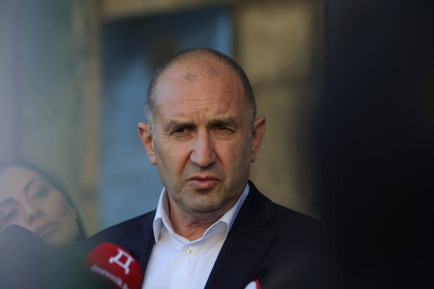 Podle prvních odhadů dnešní parlamentní volby v Bulharsku s velkým náskokem vyhrála...