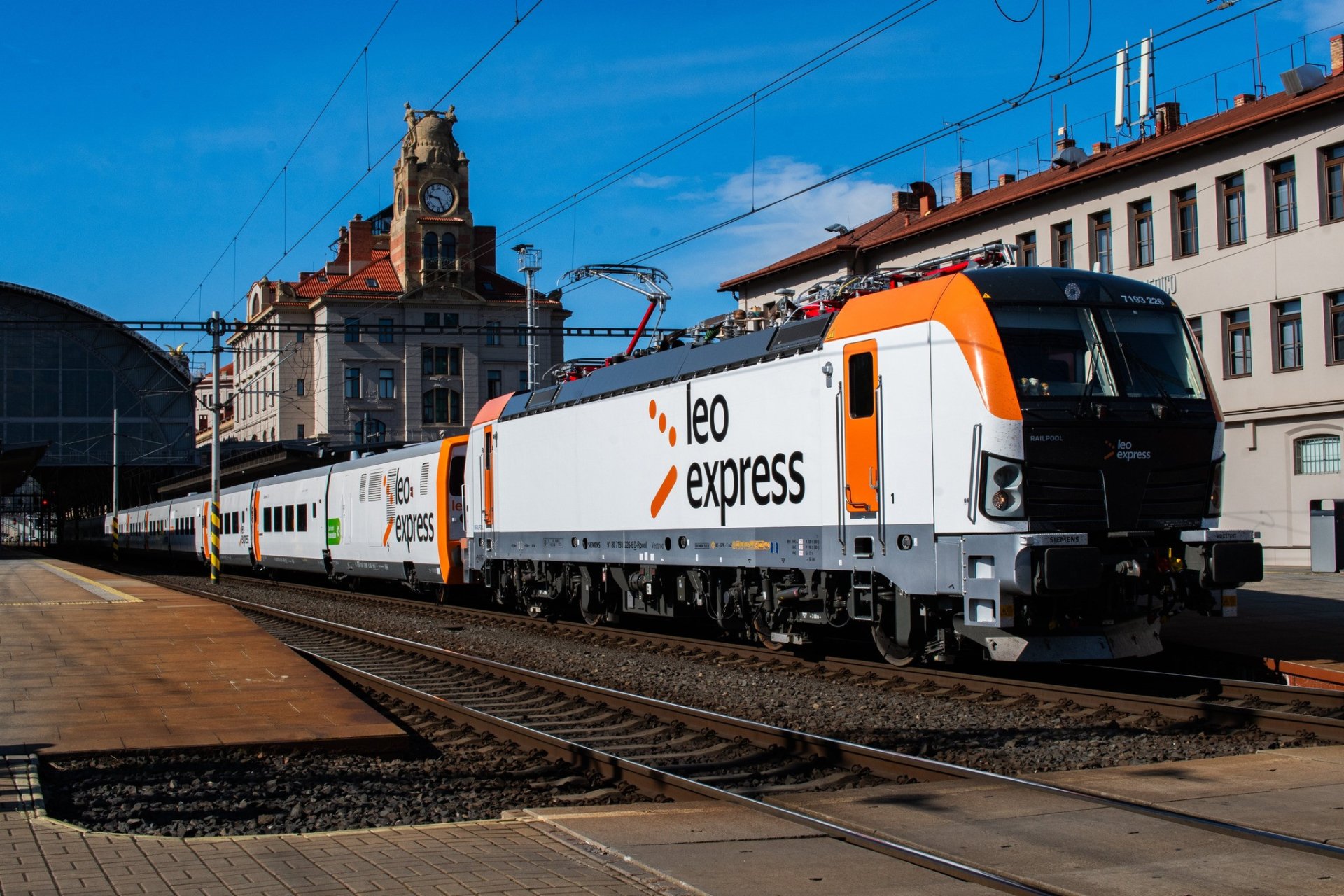 Zrušené spoje a tankování nafty pod dráty. Leo Express zažívá reputační pohromu