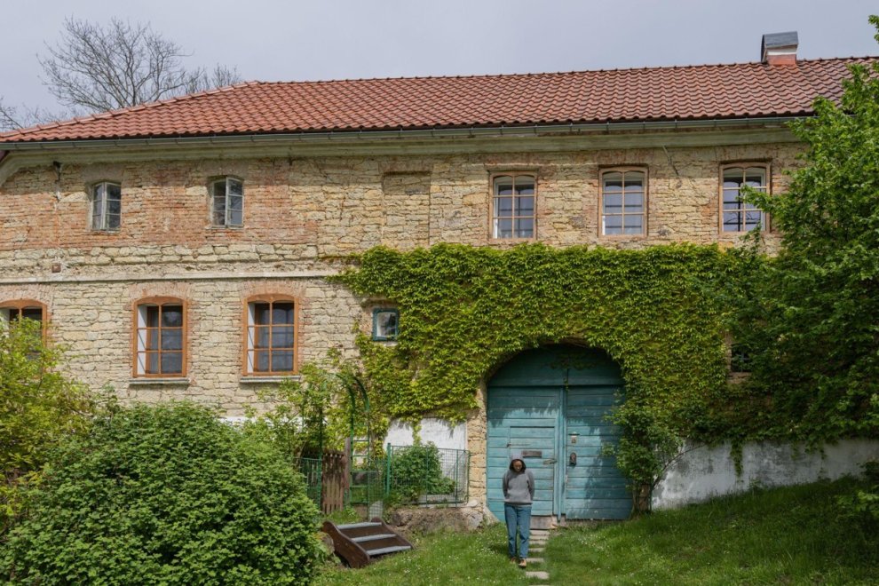Místo drahého nájmu sdílený dům na venkově. Družstvo ukazuje alternativu k nedostupnému bydlení