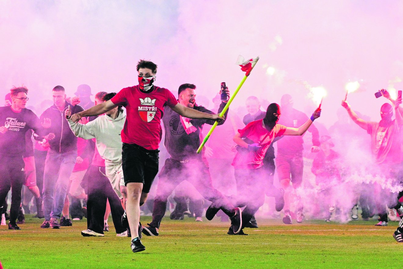 „Hořel tam oheň. Je zázrak, že se nikomu nic nestalo.“ Šťastný chce změnit pravidla na stadionech