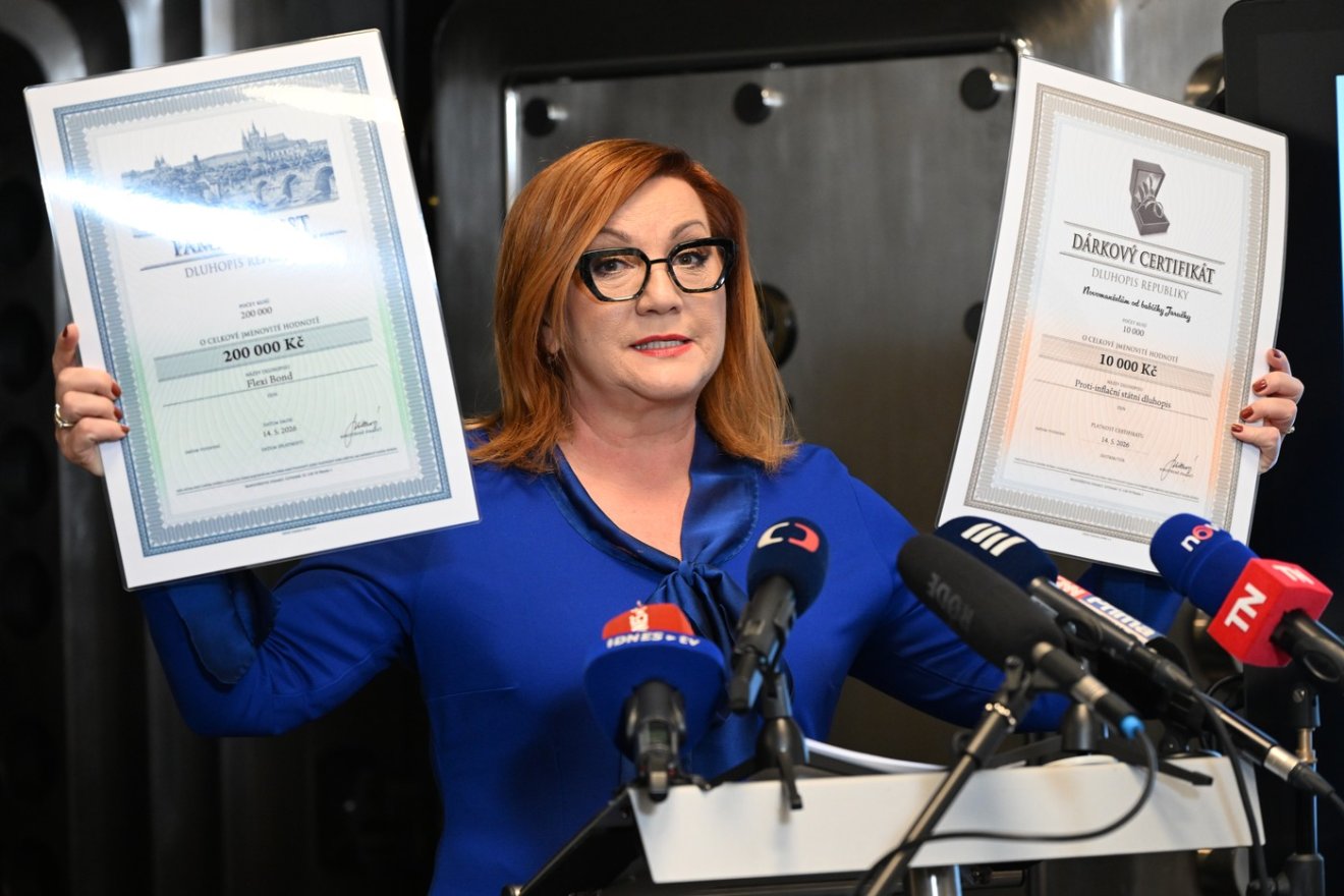 Jaké jsou výhody nových dluhopisů proti nabídkám bank? A který zvolit? Zeptali jsme se ekonomů