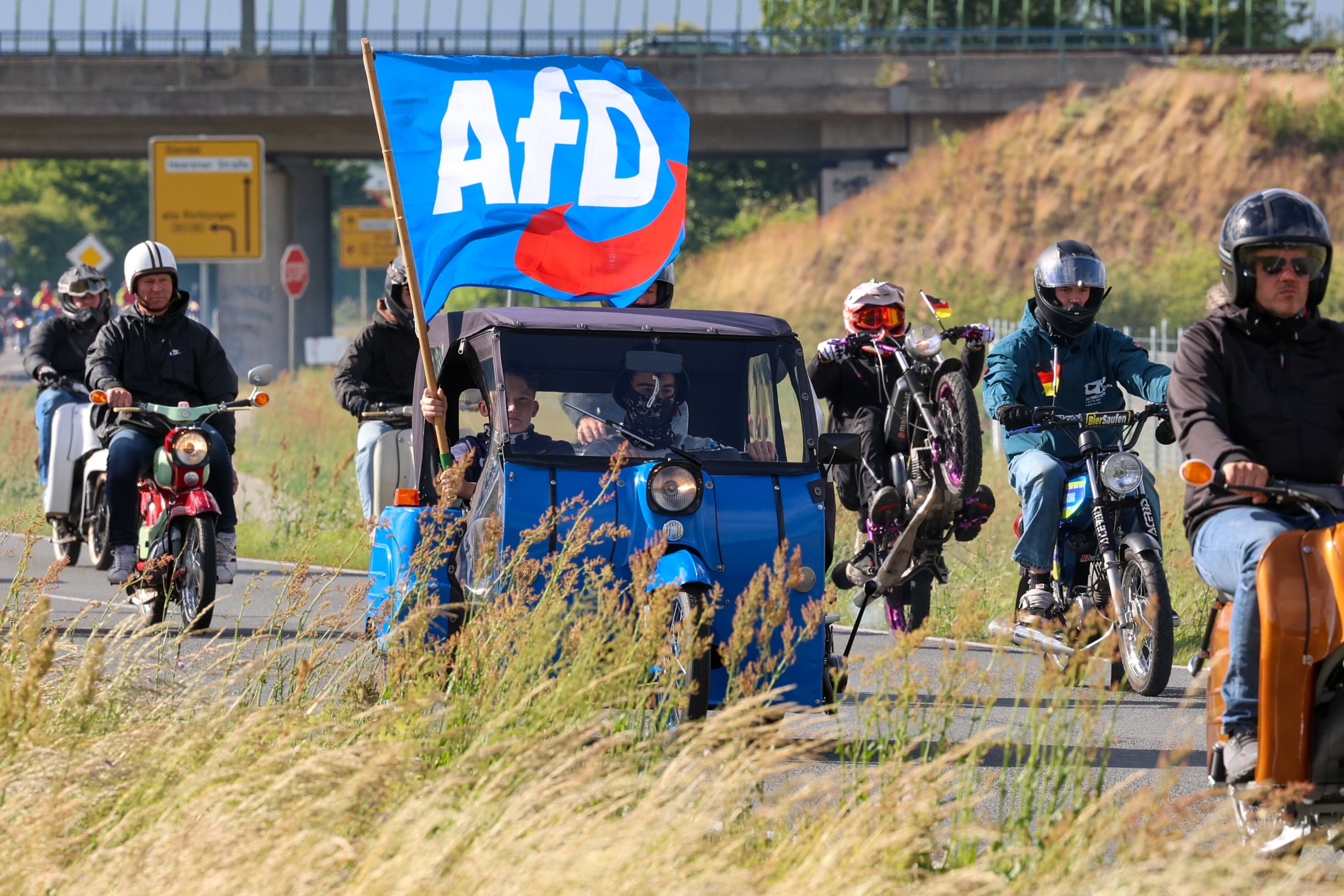 Mopedy Simson ve službách extremistů? V žádném případě, vzkazuje židovská rodina zakladatelů