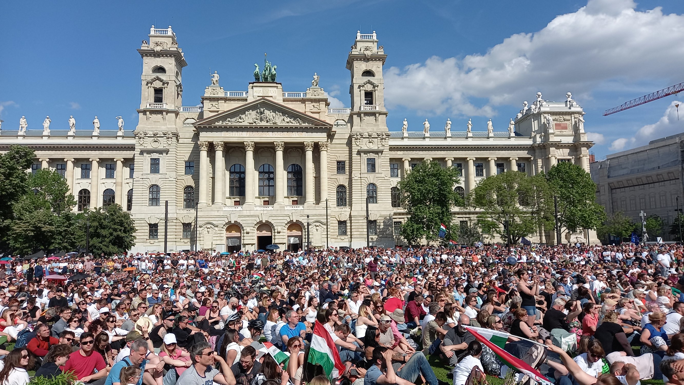 Probudili se z Orbánova snu. Mladí mají naději, ne vždy se ale shodnou u rodinného stolu