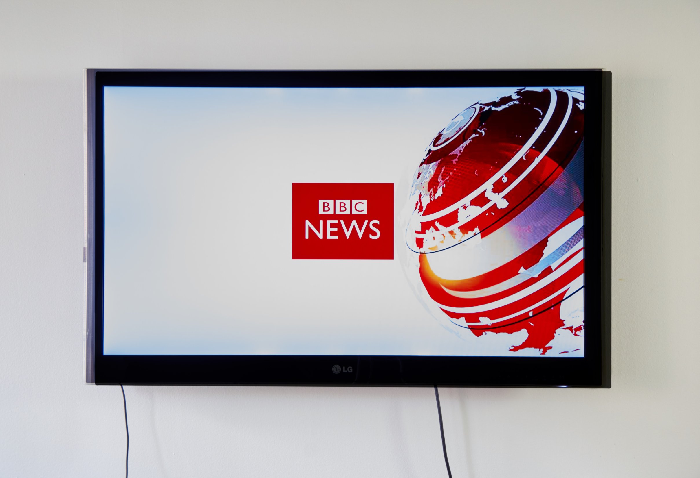 Podívejte se na škrty BBC, křičí čeští politici. Jejich příklad ale kulhá na obě nohy
