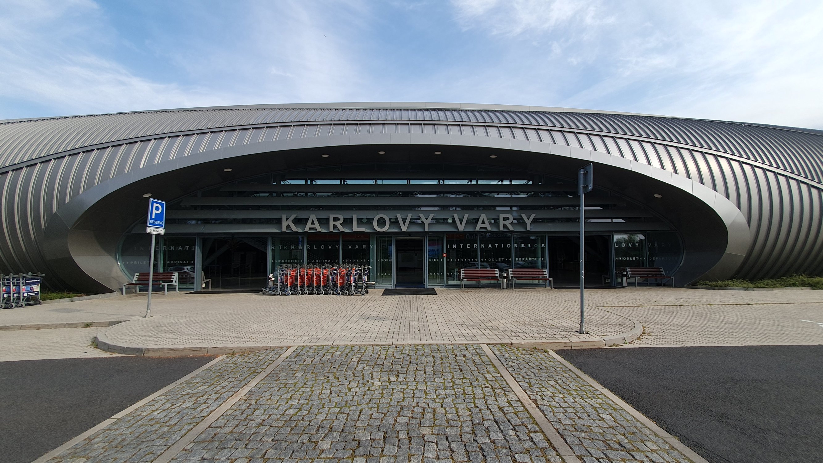 Armáda se chystá na Babišův popud nalít peníze do Letiště Karlovy Vary. Experti jsou z nápadu rozpačití
