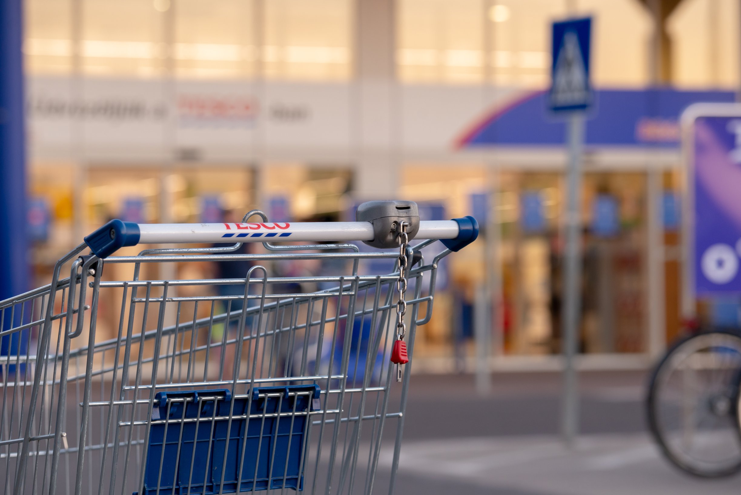 Kdo koupí české Tesco? Ve hře je scénář, který může potěšit zákazníky