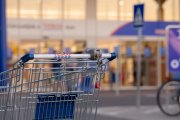 Kdo koupí české Tesco? Ve hře je scénář, který může potěšit zákazníky