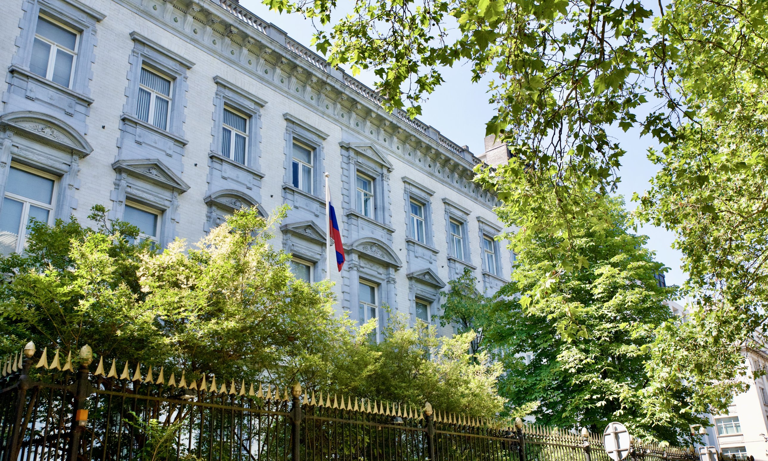 Ruští diplomaté v době útoků v Německu v tichosti opouštějí Brusel