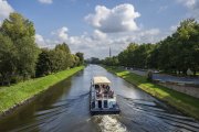Pod hladinu, za kormidlo, na surf i do elektrárny. Vltava a její okolí se na jeden den promění v hřiště pro celou Prahu