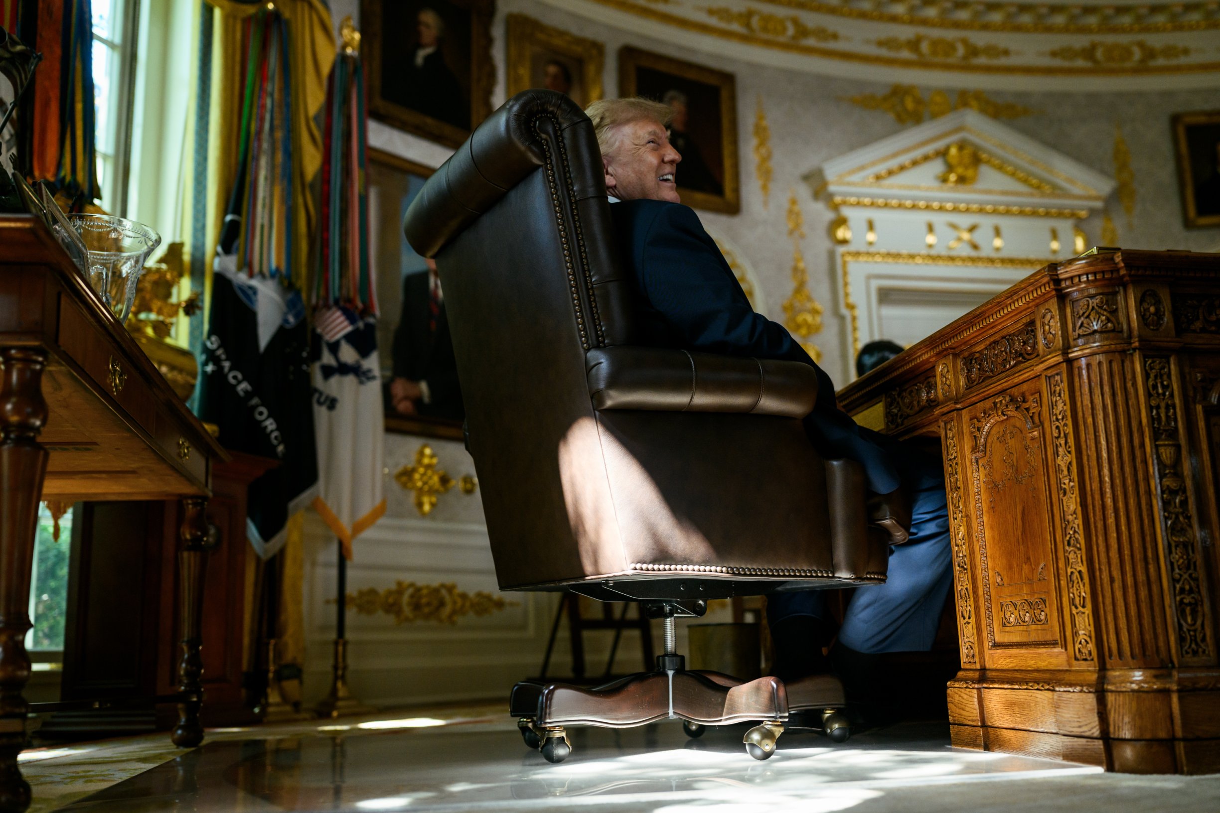Prezident je v předvolební kampani republikánů spíš přítěží, senátorka z Maine se od něj už distancovala. Trumpův svět (626. den)
