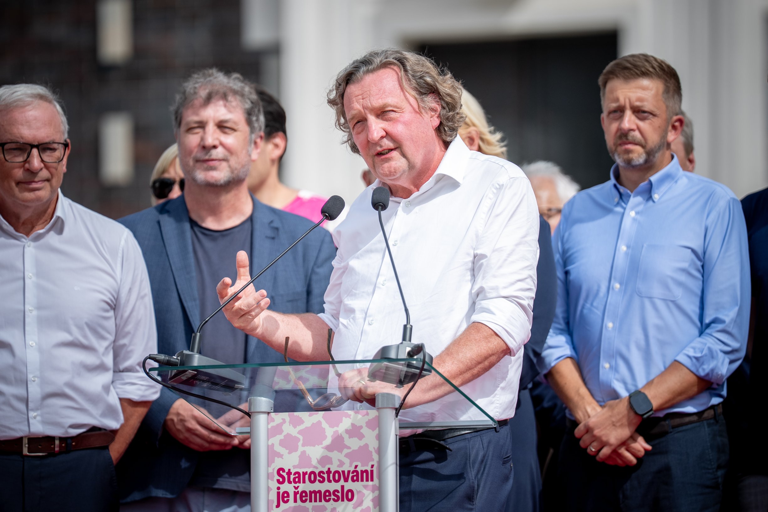 Karty v Praze bude nejspíš rozdávat Hlaváček. Tři cesty, jak mohou Starostové získat primátora