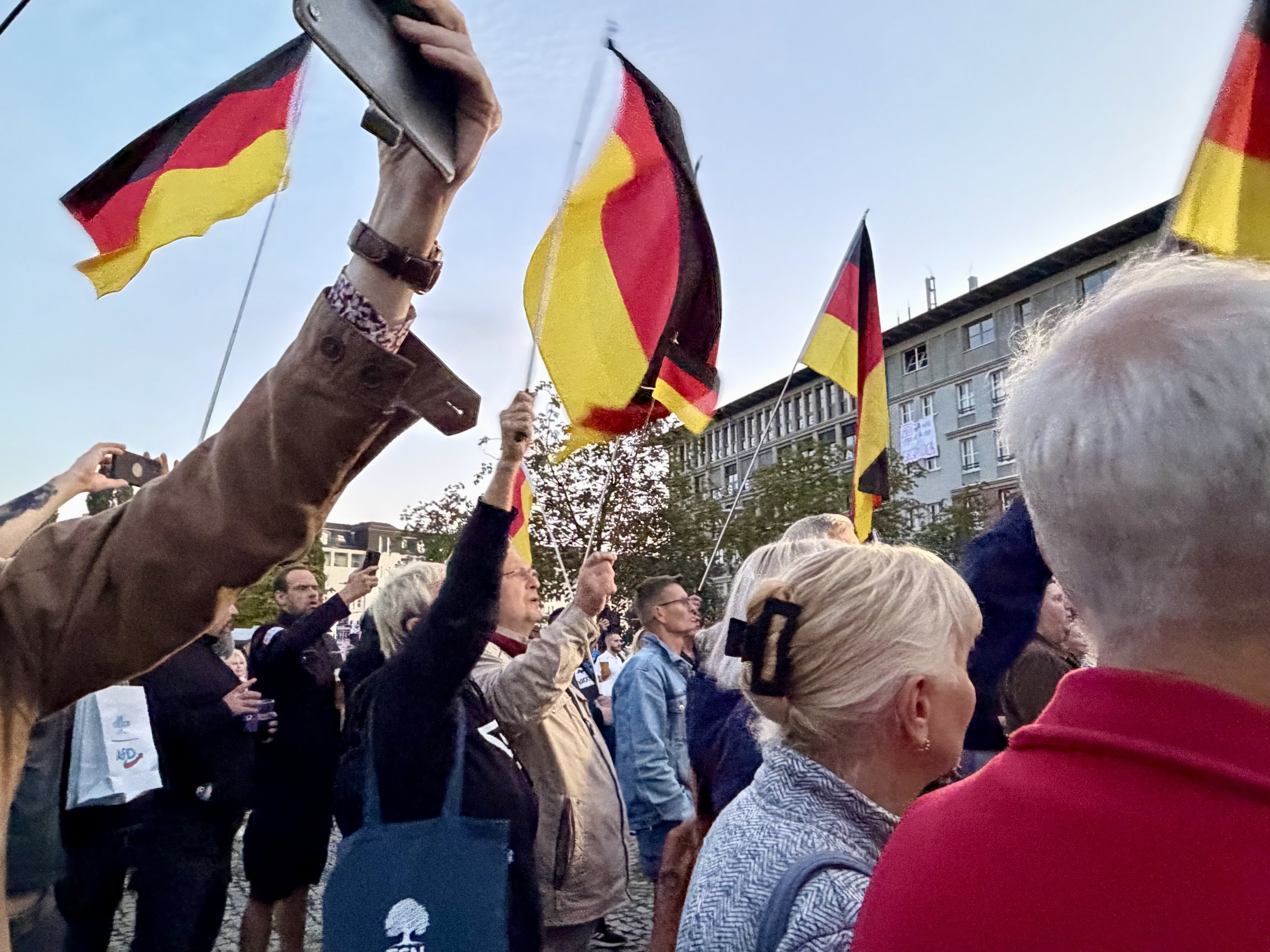 Znovu rozdělený Berlín. Reportáž z Německa, kde o voliče bojuje krajní levice s krajní pravicí