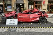 „Tohle ještě zvládnu.“ Vraky aut v ulicích Prahy ukazují, že i normální řízení může zabíjet