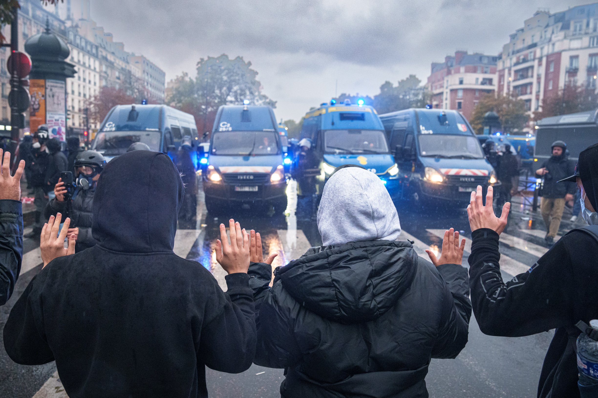 Pět poučení, která nám může dát rozbouřená Paříž