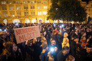 První překážku Babiš překonal, šest dalších ho čeká. Otázky a odpovědi k rušení poplatků