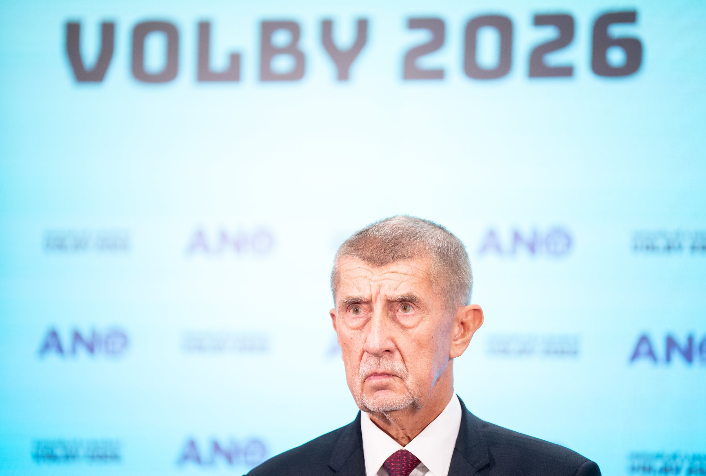 Prahu vám platí vláda, zaútočil Babiš a označil porážku za úspěch