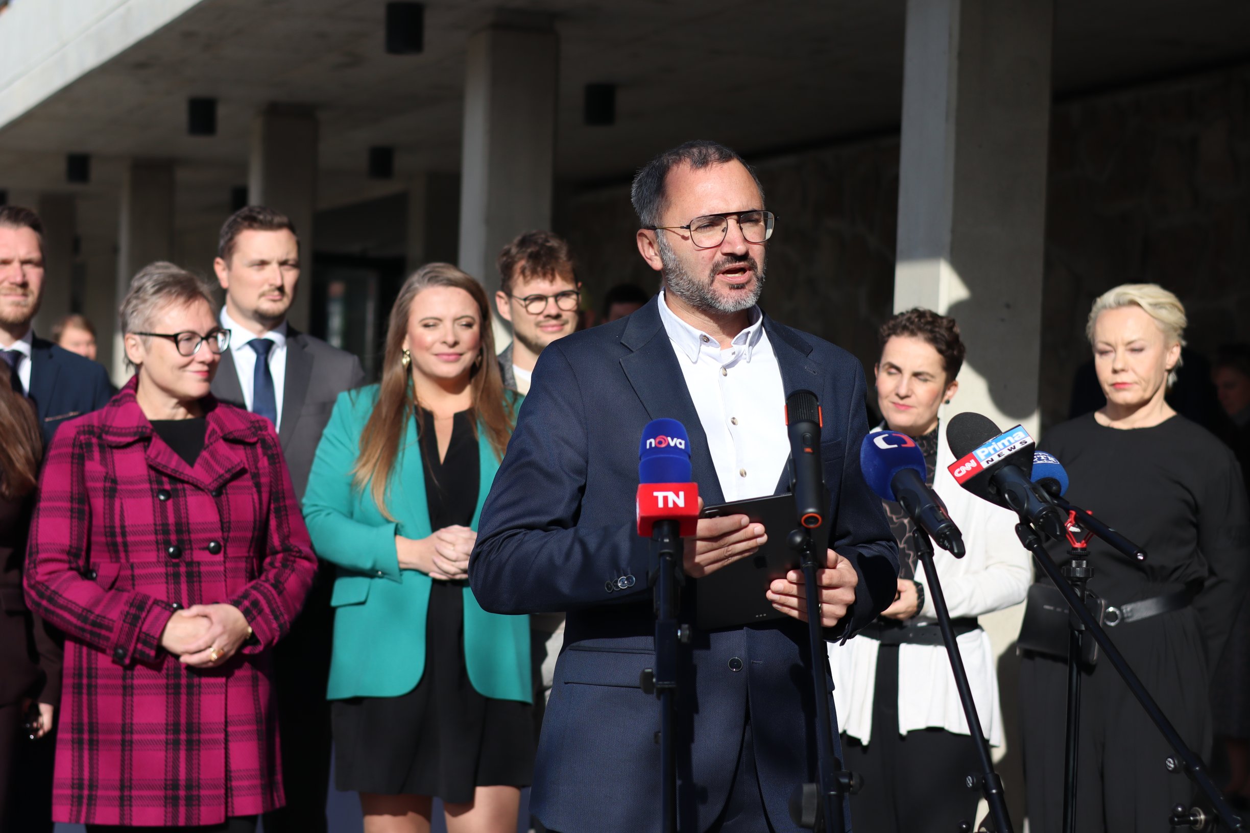 Rekordní počet stran i žen. Lídři v Brně podepsali koaliční smlouvu