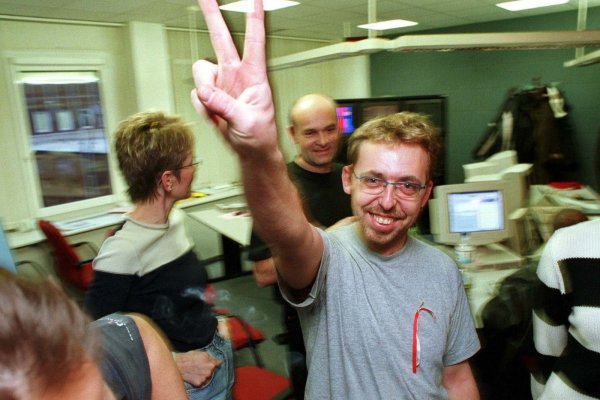Dnes je to mnohem brutálnější než v roce 2000, je to příprava na puč, říká tvář tehdejší krize Komers